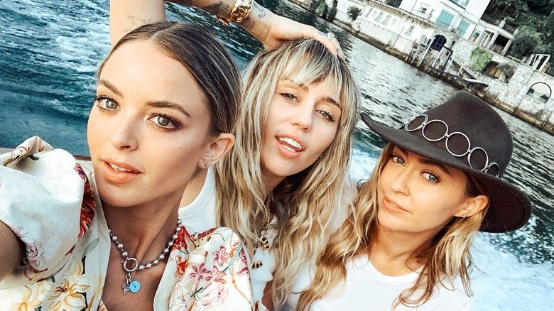 Kaitlynn Carter, Miley Cyrus selfie
