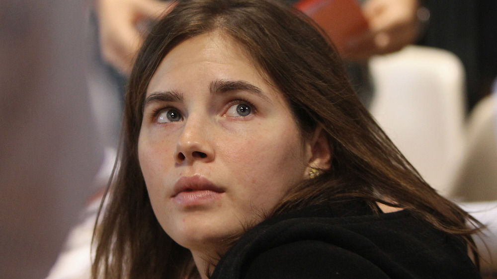 Amanda Knox looking worried in a courtroom