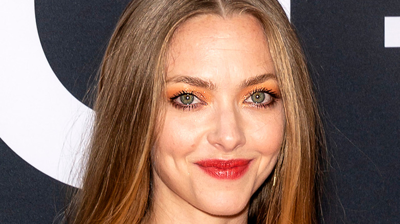 Amanda Seyfried red lipstick