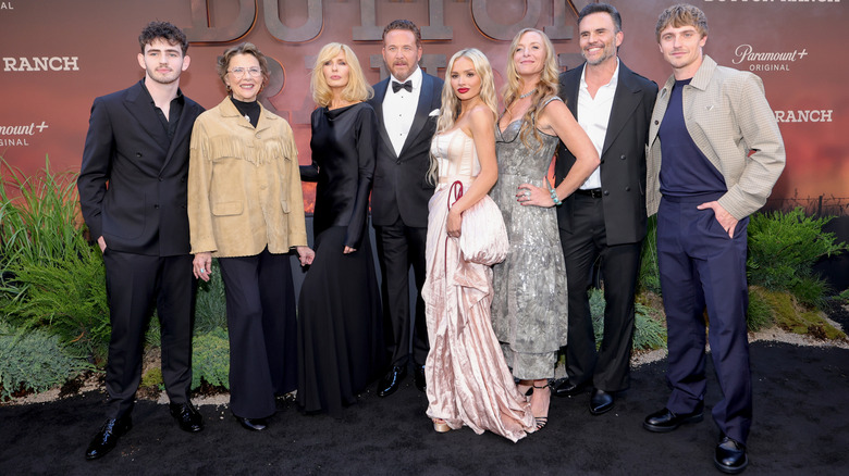 Annette Bening posing with the cast of 