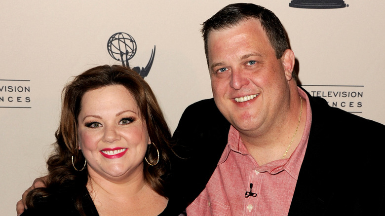 Melissa McCarthy and Billy Gardell smiling