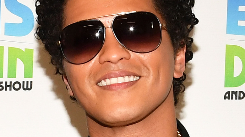 Bruno Mars with sunglasses smling