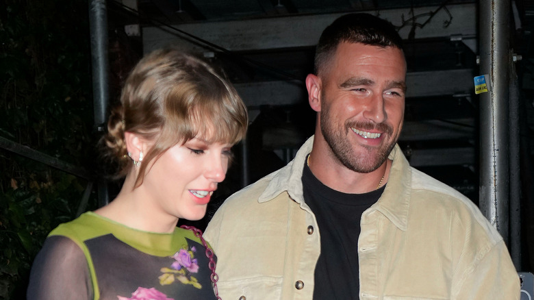 Taylor Swift and Travis Kelce smiling