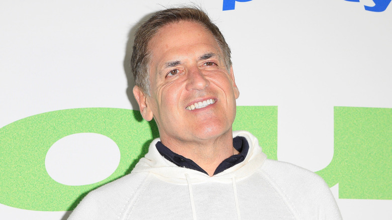Mark Cuban posing for cameras