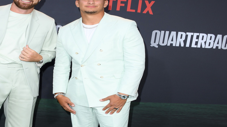 Travis Kelce and Patrick Mahomes posing