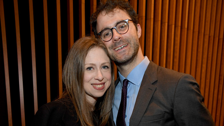 Chelsea Clinton and Marc Mezvinsky smiling
