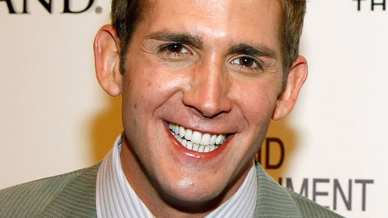 Eric Szmanda smiling