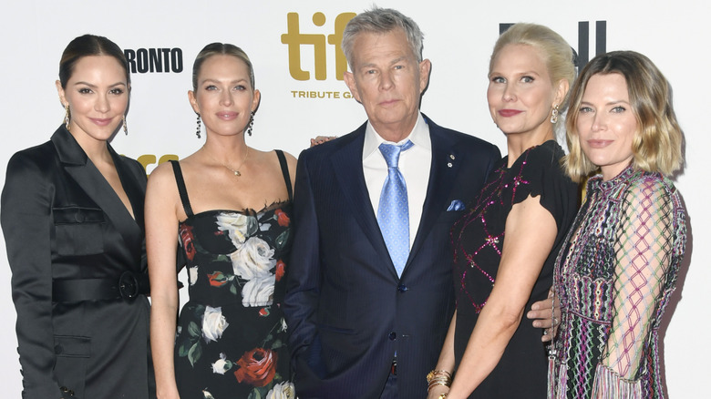 David Foster poses with Katharine McPhee, Jordan Foster, Amy Foster, and Erin Foster.