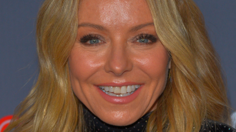 Kelly Ripa blue eyes