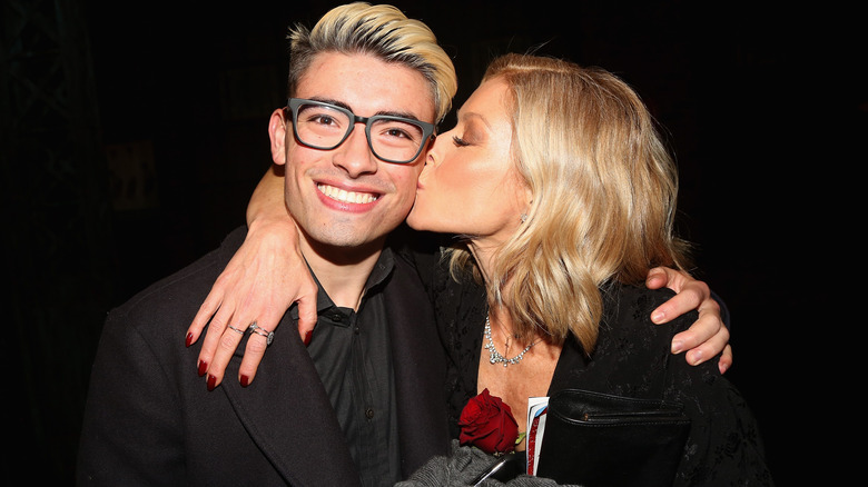 Kelly Ripa kissing Michael Consuelos