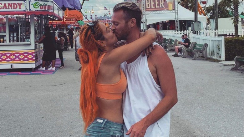 Paola Mayfield, Russ Mayfield, kissing