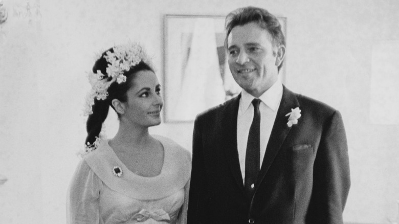 Elizabeth Taylor and Richard Burton smiling