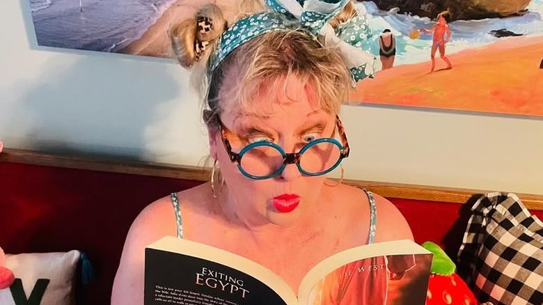 Victoria Jackson reading a book in Instagram snap
