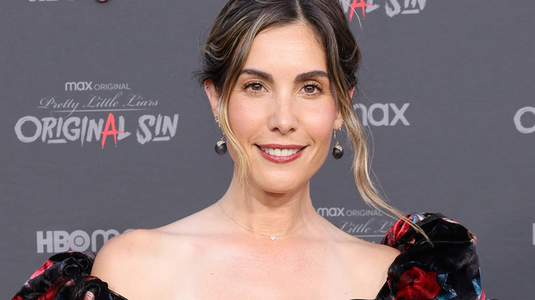 Carly Pope smiling 