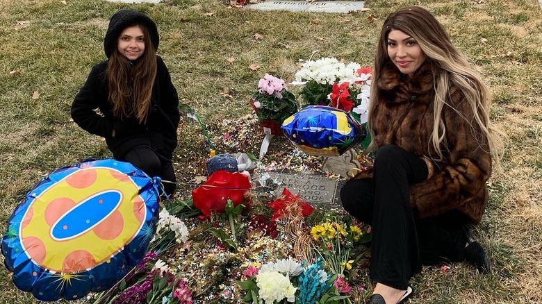 Farrah Abraham and daughter Sophia visit Derek Underwood's grave