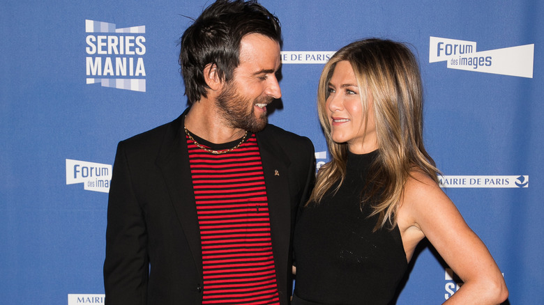 Justin Theroux and Jennifer Aniston smiling