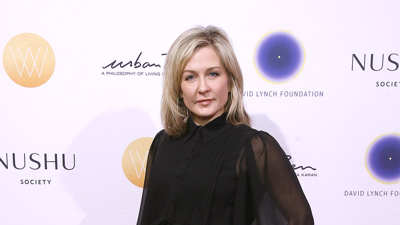 Amy Carlson posing