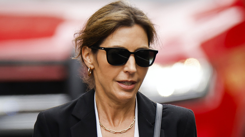Hallie Biden wearing shades