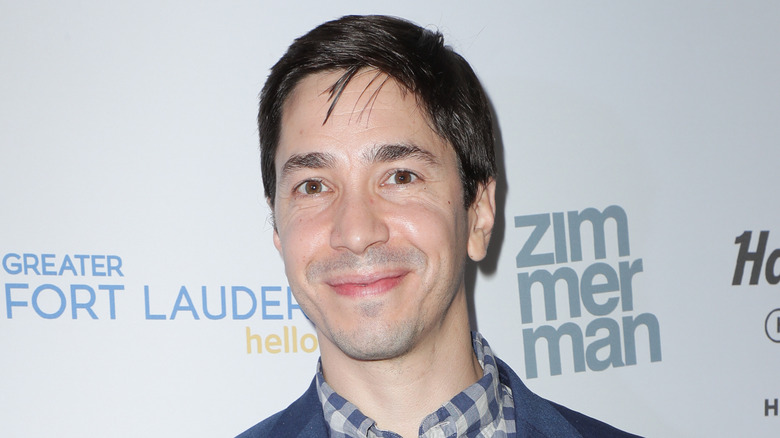 Justin Long smirking