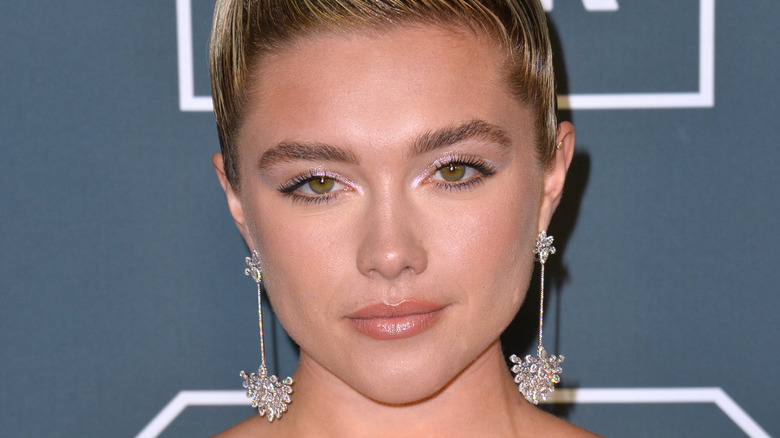 Florence Pugh posing on red carpet