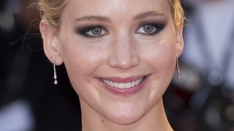 Jennifer Lawrence smoky eye smiling