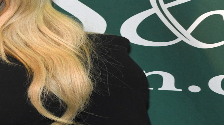 Jessica Simpson posing for cameras