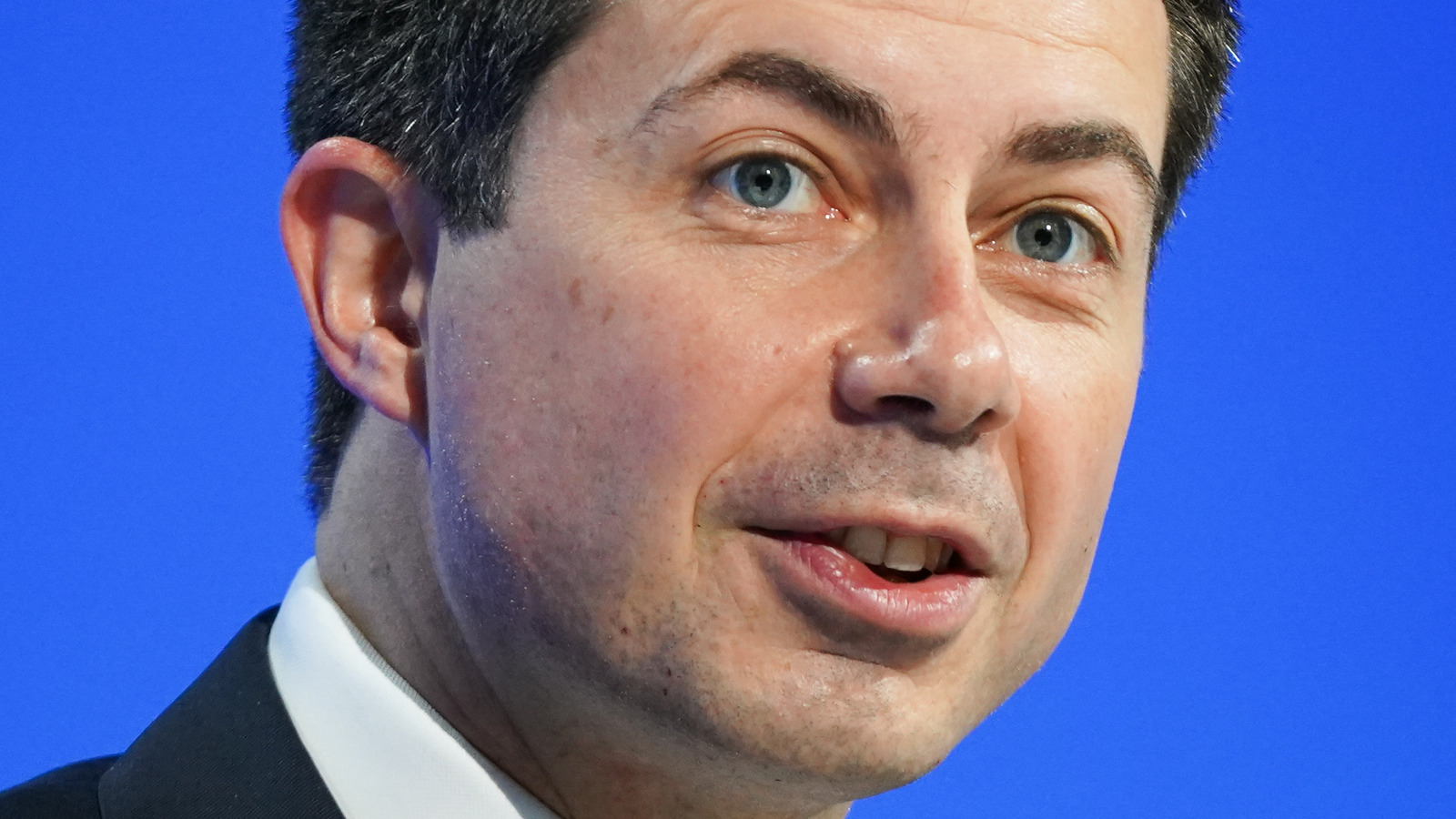 What languages does pete buttigieg speak 