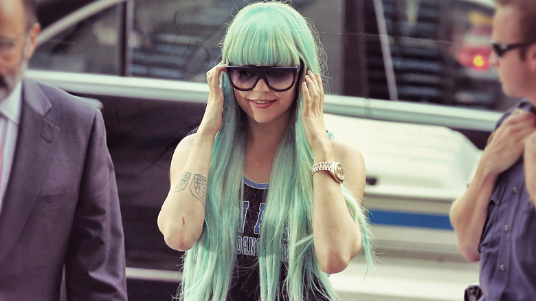 Amanda Bynes green wig