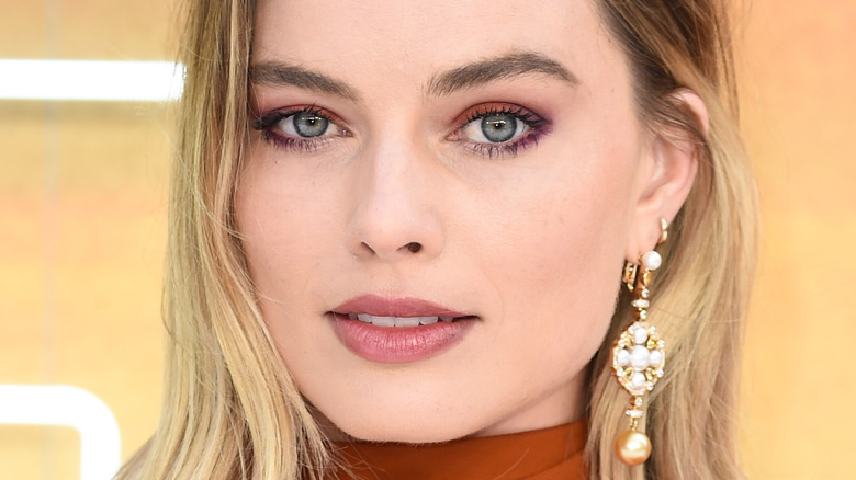 Margot Robbie posing in 2019