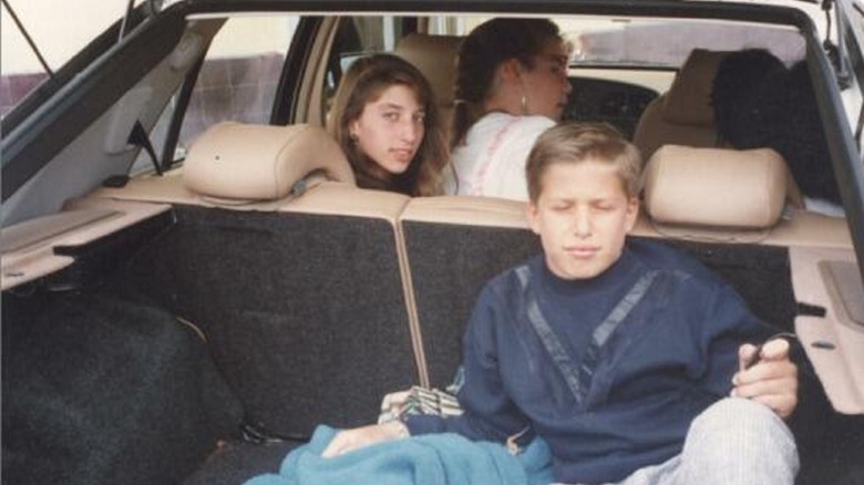 Chelsea Peretti and Andy Samberg in a car