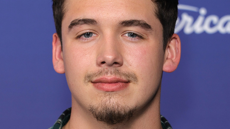 Noah Thompson American Idol purple backdrop