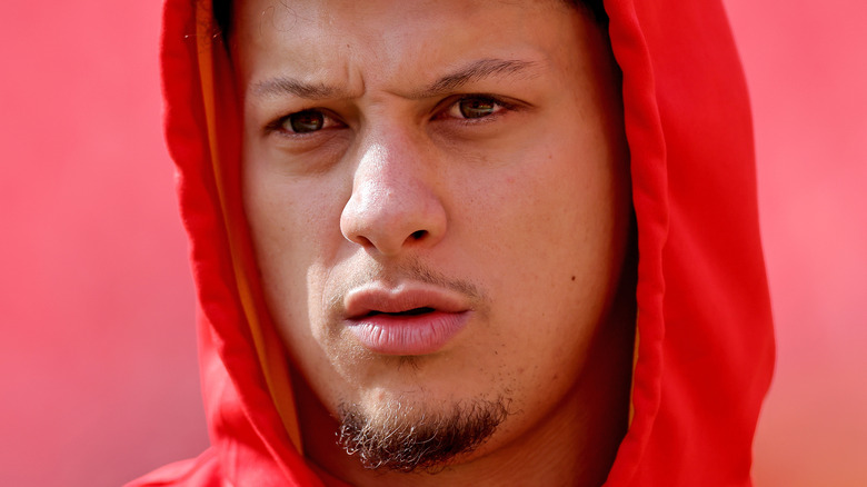 Patrick Mahomes warming up before the start of the AFC Championship Game