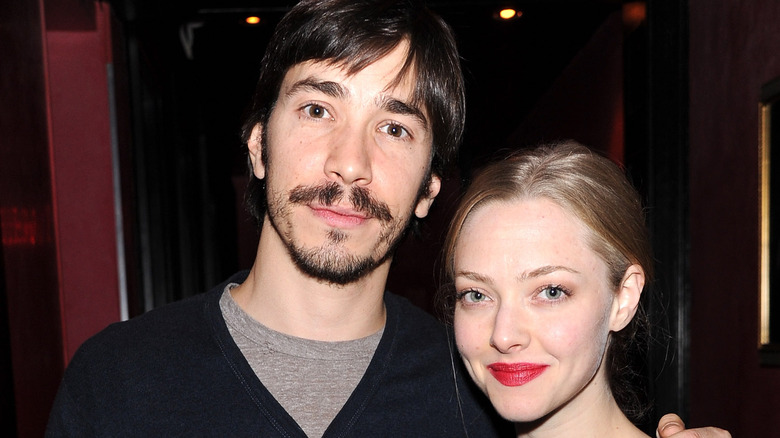 Justin Long and Amanda Seyfried smiling