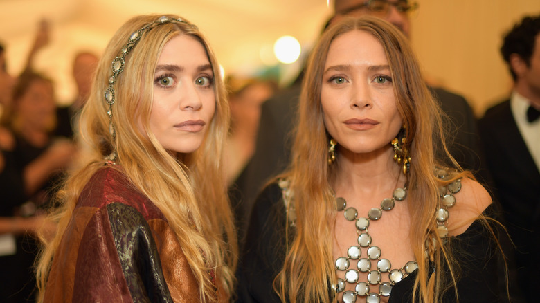 Ashley and Mary-Kate Olsen posing