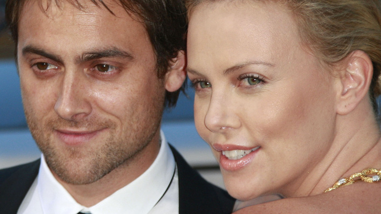 Charlize Theron and Stuart Townsend posing