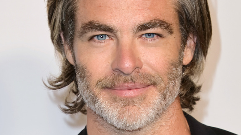 Chris Pine at an award ceremony in March 2022