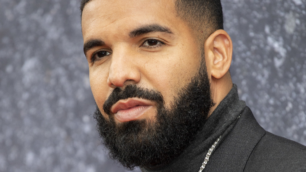 Drake posing on the red carpet