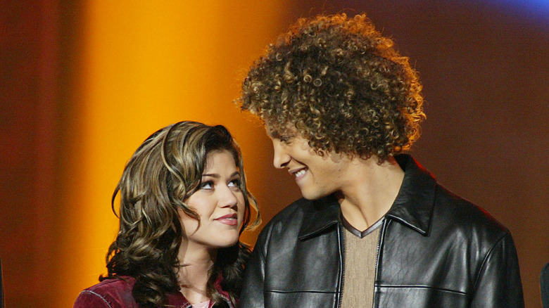 Kelly Clarkson and Justin Guarini on American Idol 