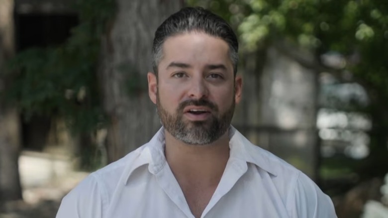 Rico León speaking outdoors