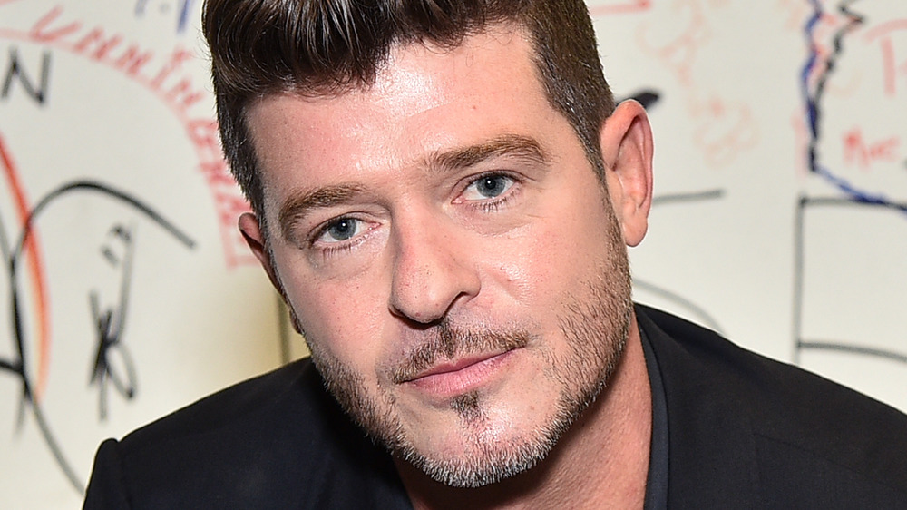 Robin Thicke posing for a photo