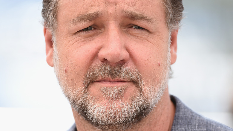 Russell Crowe squinting
