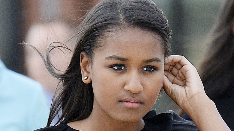 Sasha Obama being photographed