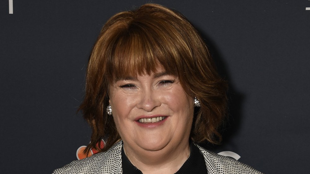 Susan Boyle smiling on the red carpet