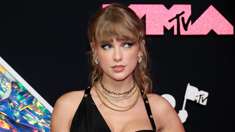 Taylor Swift looking off to side