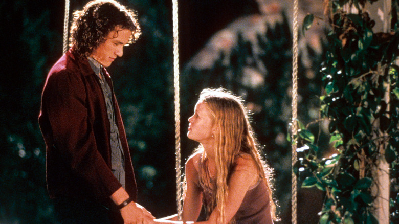 Heath Ledger's Patrick and Julia Stiles's Kat in a scene from 10 Things I Hate About You