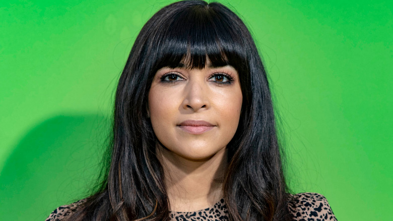 Hannah Simone posing 