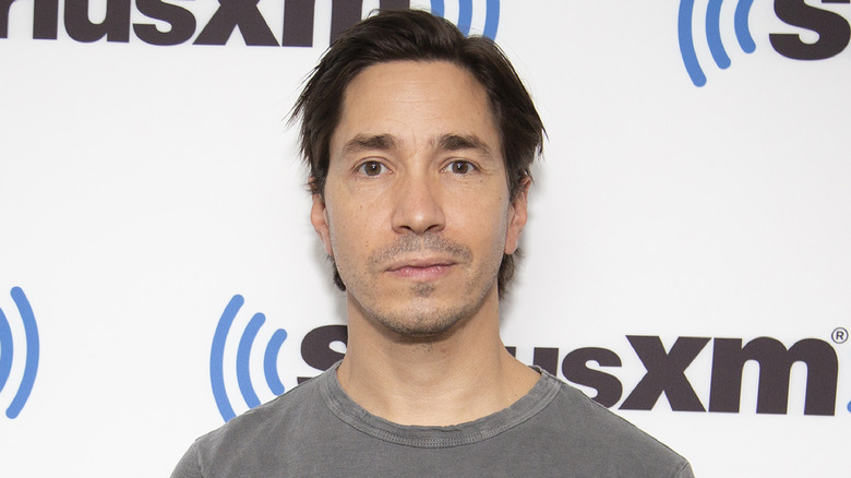 Justin Long posing 