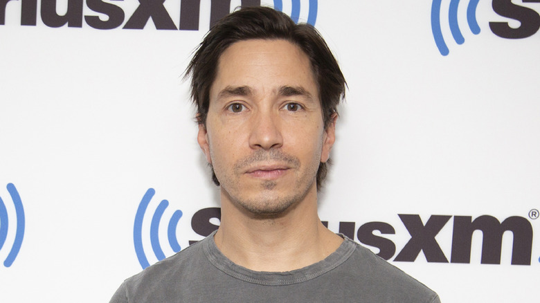 Justin Long posing