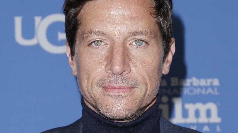 Simon Rex posing