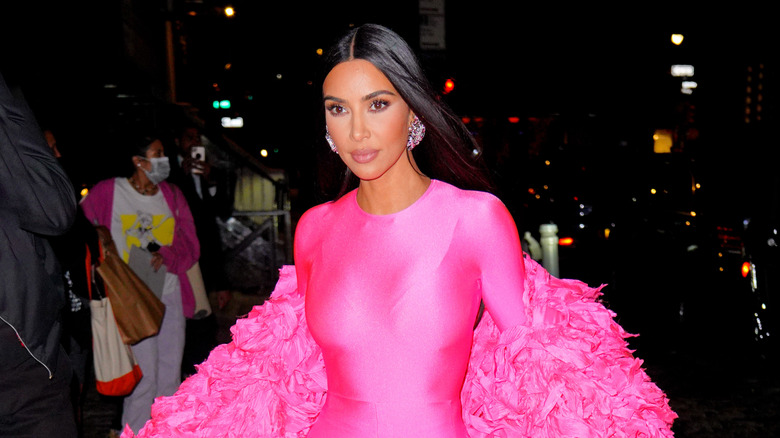Kim Kardashian on SNL set 